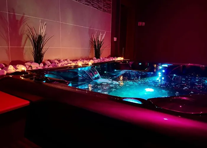 Love hotel Avec Jacuzzi Et Sauna Privee *